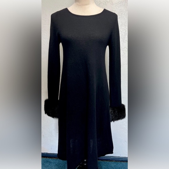 AUTUMN 100% Cashmere Sweater Dress Faux Fur Cuffs Sz S Black Knee Length - Picture 1 of 10